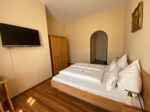 Postel nebo postele na pokoji v ubytování Hotel Klosterhof