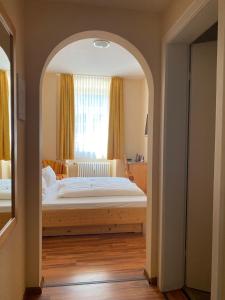 Postel nebo postele na pokoji v ubytování Hotel Klosterhof