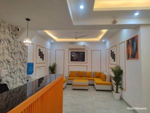 Hotel Mavens House Artemis Hospital Road的休息区