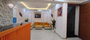 Hotel Mavens House Artemis Hospital Road的休息区