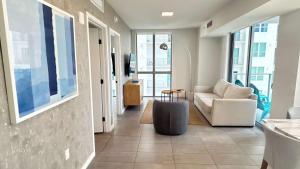 Χώρος καθιστικού στο Rare Corner Unit Private Terrace & Sunset Views +48 φωτογραφίες