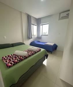 Katil atau katil-katil dalam bilik di 03 quartos (ar condicionado e ventilador), até 10 pessoas, garagem, atrás do hospital da Unimed apt 202