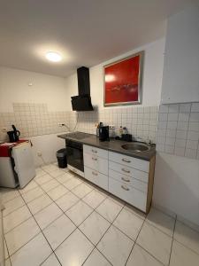 a small kitchen with a sink and a refrigerator at Ferienwohnung im Stadtkern Großbottwar in Großbottwar