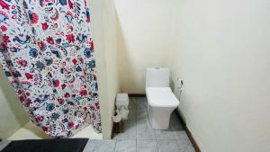 Bagno di CosyBe Villas