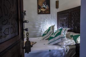 Postel nebo postele na pokoji v ubytování Riad Salam Fes