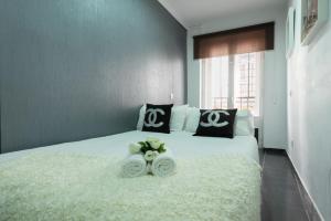 Postel nebo postele na pokoji v ubytování Apartamentos Day Madrid PLAZA DE ESPAÑA Centro Gran Via Sol Malasaña