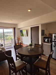 Kuchyň nebo kuchyňský kout v ubytování Skyline Penthouse 901