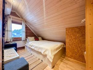 Postel nebo postele na pokoji v ubytování Pirtelė Rykštelė + 34 fotografií