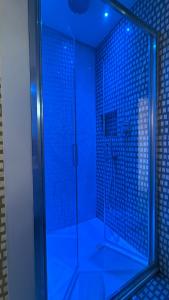 A bathroom at Santonofrio SKY Terrace Penthouse