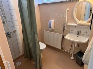 Koupelna v ubytování Budget Hotel Easystay + 34 fotografií