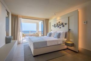 Postel nebo postele na pokoji v ubytování Art Hotel Curacao - Adults Only