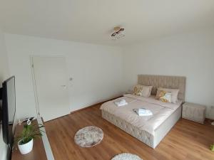 Giường trong phòng chung tại La Maia Acasă - Loftul urban