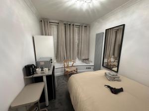 a bedroom with a bed and a desk and a chair at London Bridge Room in London