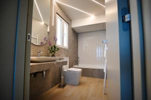 Vannituba majutusasutuses Cliff Edge Apartment in Xaghra +37 fotot