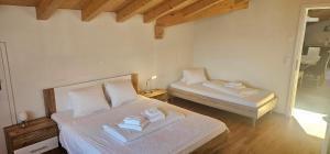 Postel nebo postele na pokoji v ubytování Jungfrau Penthouse - Aare Jungfrau AG
