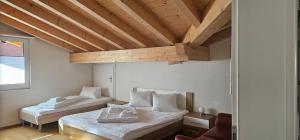 Postel nebo postele na pokoji v ubytování Jungfrau Penthouse - Aare Jungfrau AG
