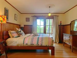 Snug Sanctuary - A gem in the forest 20 min to CBD客房内的一张或多张床位