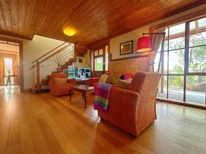 Snug Sanctuary - A gem in the forest 20 min to CBD的休息区