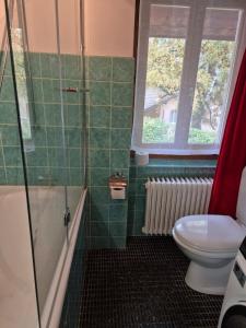 Koupelna v ubytování Bel appartement dans une maison villagesoise + 6 fotografií