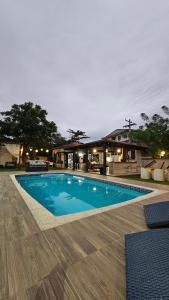 Hồ bơi trong/gần Casa em Saquarema Itaúna