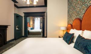 Voodi või voodid majutusasutuse The Trinity City Hotel toas