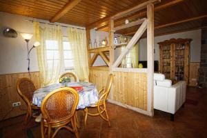 a dining room with a table and chairs at Ferienhaus Strandlatscher Ferienwohnung 02 in Wiek auf Rügen 