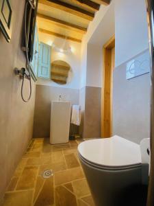 a bathroom with a toilet and a sink at Villa Angela - Ranza 55 in Lugnano