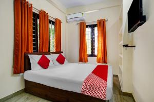 Postel nebo postele na pokoji v ubytování Hotel O Versatile Inn