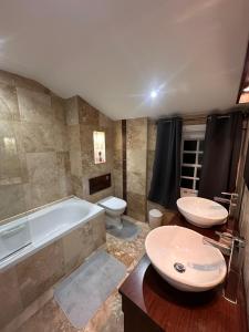 Ванная комната в Central London Room