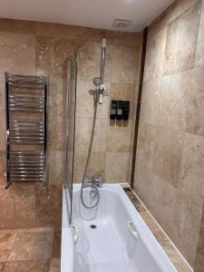 Ванная комната в Central London Room