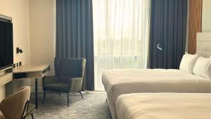 سرير أو أسرّة في غرفة في Pillo Hotel & Leisure Club