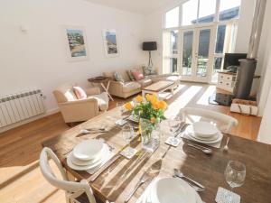 a living room with a wooden table and chairs at Una, Lodge 77 in St Ives