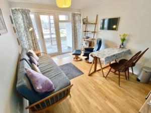 TV a/nebo společenská místnost v ubytování 56C South Snowdon Wharf