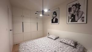 Posteľ alebo postele v izbe v ubytovaní ONE Apartament WROCŁAW