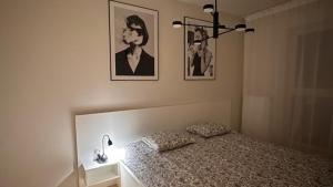 Posteľ alebo postele v izbe v ubytovaní ONE Apartament WROCŁAW
