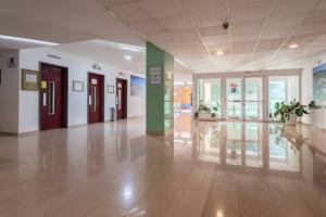 Lobbyen eller receptionen på Acogedor estudio en Salou + 59 billeder