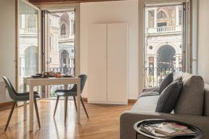 a living room with a couch and a table at Centro storico apartment in Vicenza
