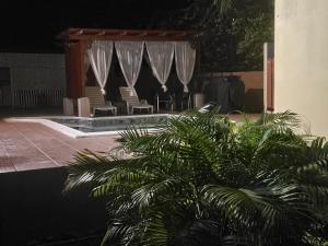 Басейн в Royal Escape - 1 або поблизу
