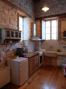 Kuchyňa alebo kuchynka v ubytovaní Artsistas Houses + 37 fotografií
