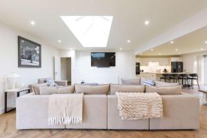 Φωτογραφία από το άλμπουμ του Beautiful 4-Bed Close to South Downs & Goodwood σε Walberton