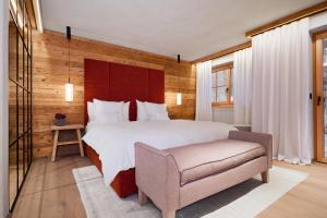 Ένα ή περισσότερα κρεβάτια σε δωμάτιο στο BelArosa Chalet - the luxury hideaway in the Swiss Alps +53 φωτογραφίες