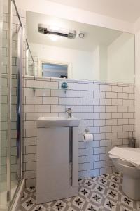 Ένα μπάνιο στο Superb Seafront Studio