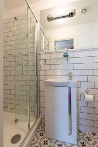 Ένα μπάνιο στο Superb Seafront Studio +6 φωτογραφίες