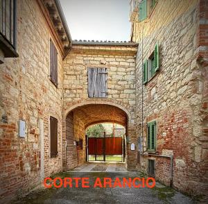 Imagen de la galería de Corte Arancio your home in the heart of Monferrato, en Cella Monte