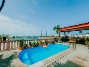 Viajero Cartagena - Getsemaní Hostel内部或周边的泳池