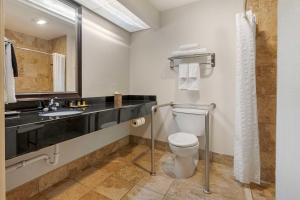 Koupelna v ubytování Best Western Plus InnTowner Madison