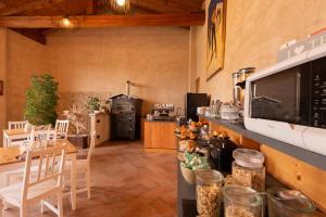 a kitchen with a counter with a microwave at Amaranto Bed & Breakfast in Cavour