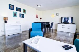 Televízia a/alebo spoločenská miestnosť v ubytovaní BAHIA I HomeStay by Turismar