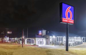 Fotografie z fotogalerie ubytování Studio 6 Suites Brenham, TX v destinaci Brenham