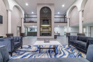 Posezení v ubytování Studio 6 Suites Brenham, TX